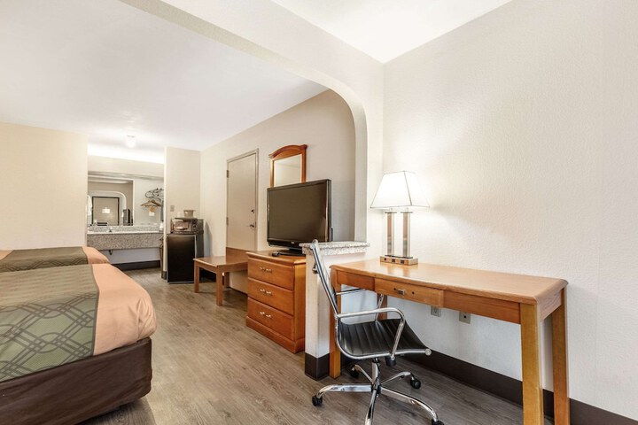 1 King Bed Suite (1 of 22)