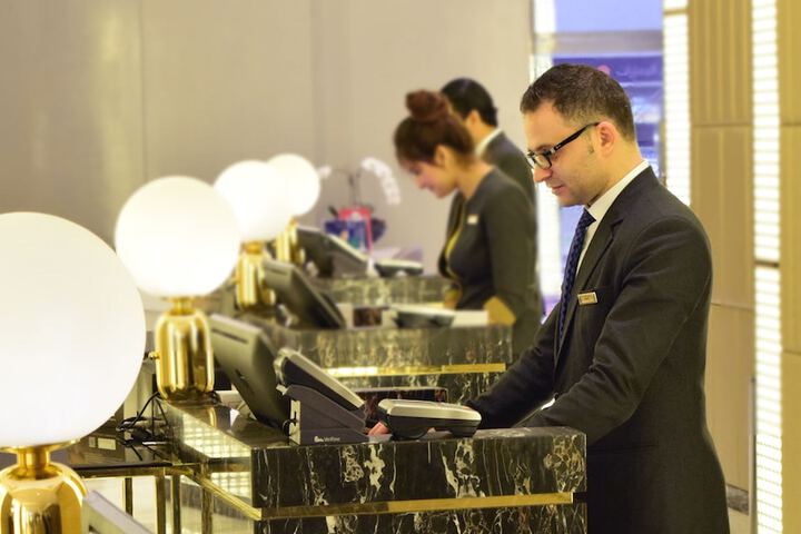 Check-in/check-out kiosk