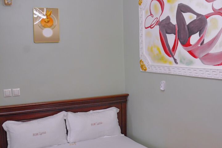 Room 5 of 122