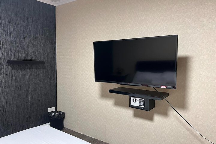 Room 15 of 26