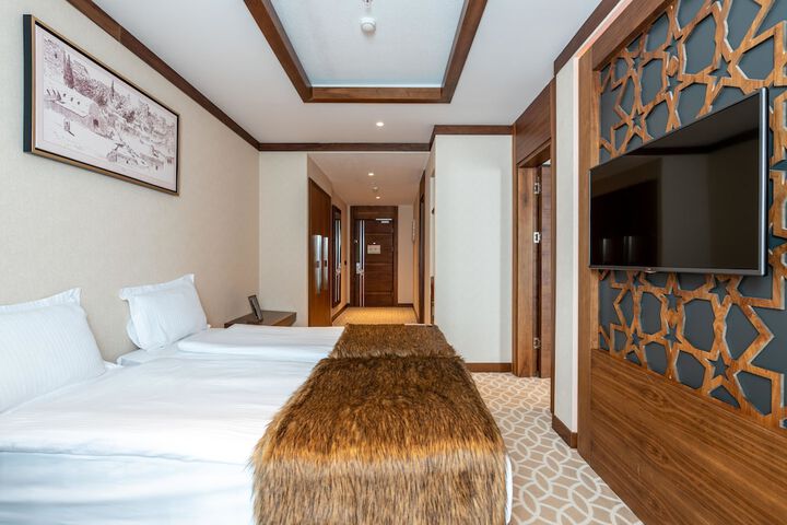 Room 38 of 175