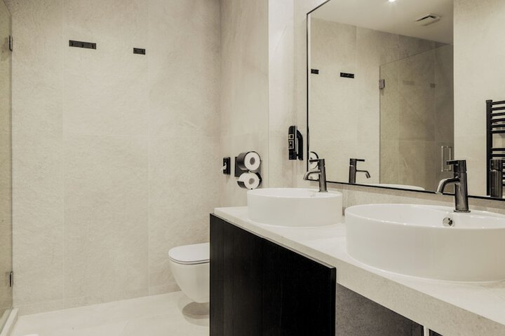 Room 52 of 81