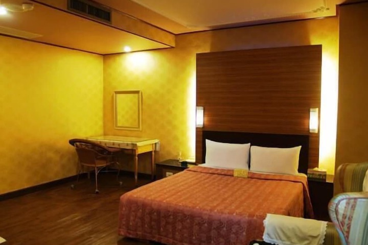 Room 13 of 46