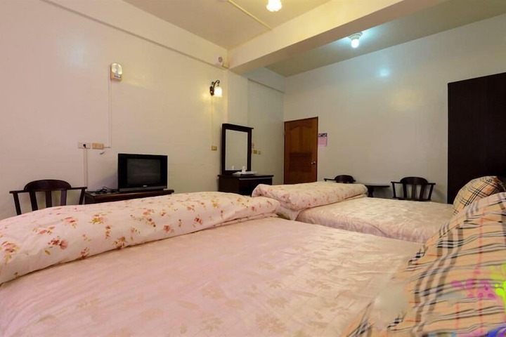 Room 8 of 19