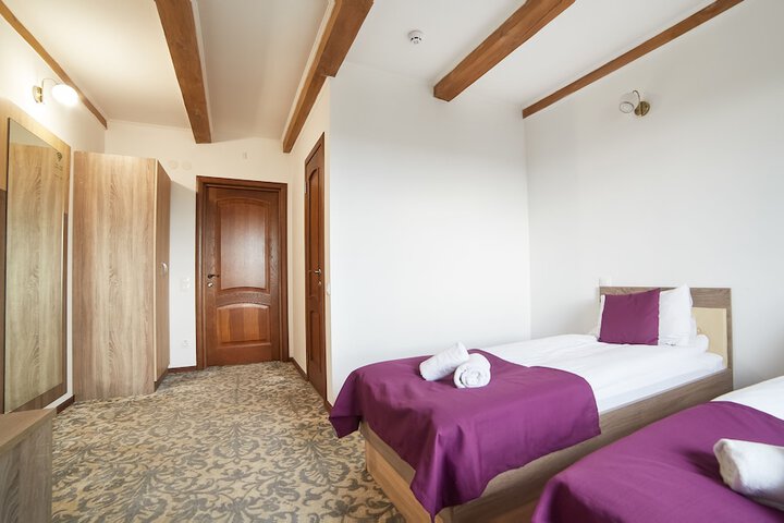 Room 9 of 46