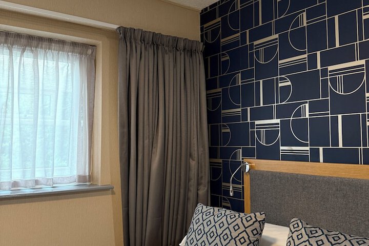 Room 30 of 77