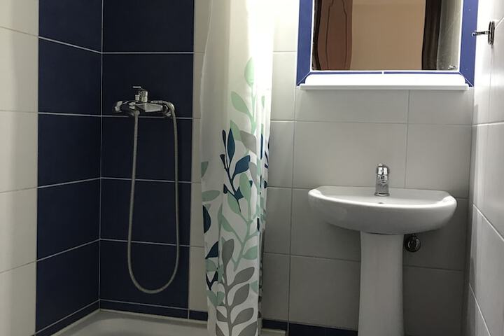 Room 7 of 8