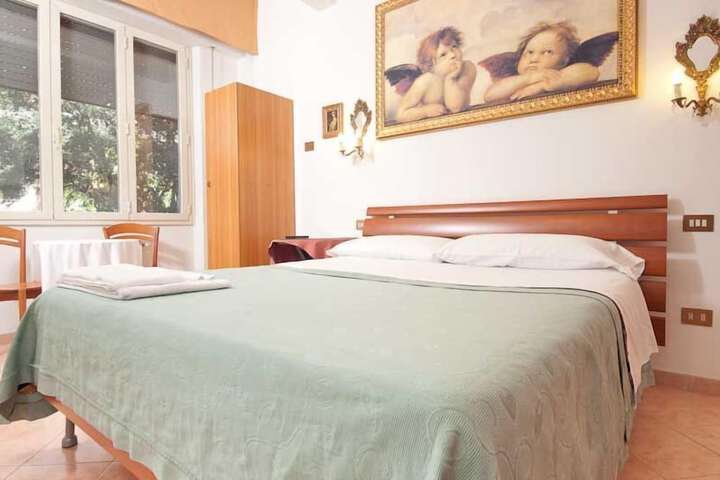 Room 4 of 40
