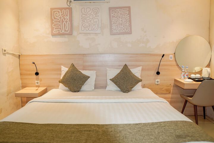 Room 4 of 83