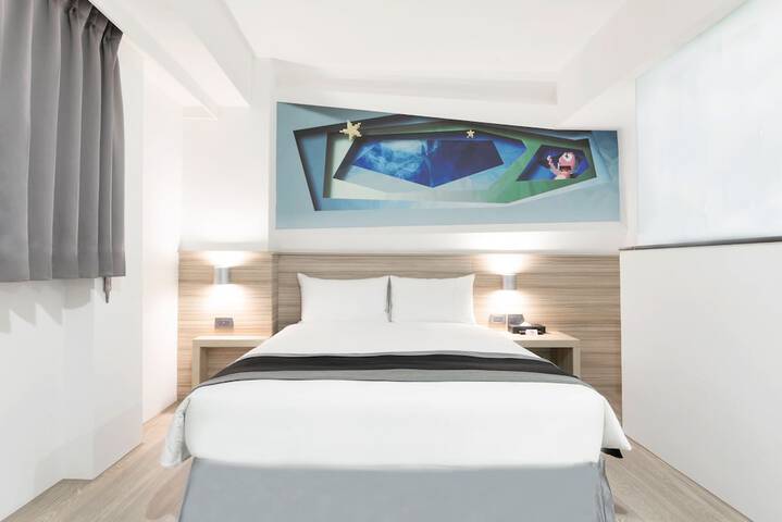 Room 7 of 18