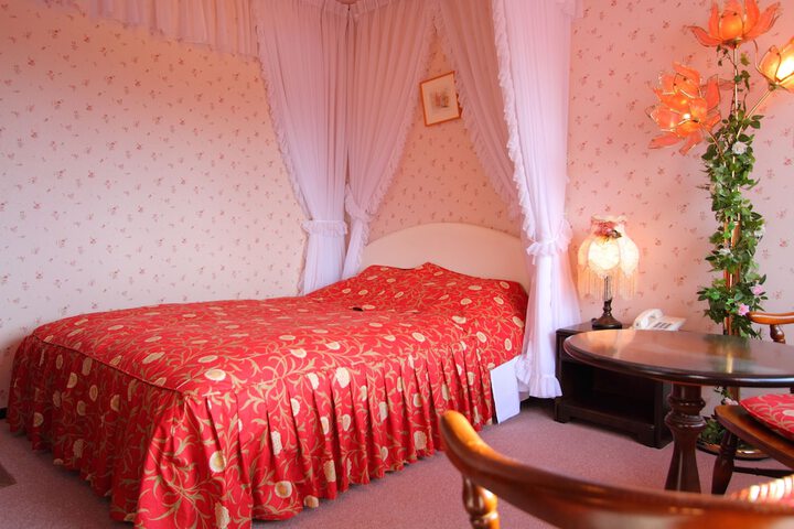 Room 5 of 38