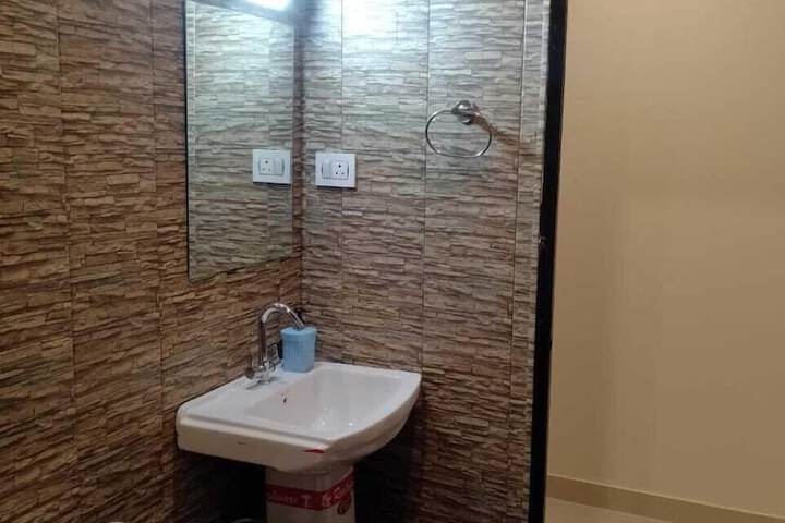 Room 10 of 29