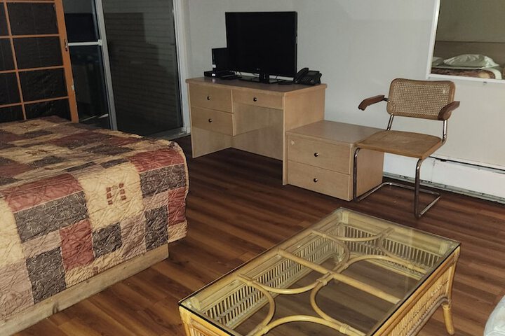 Room 6 of 65