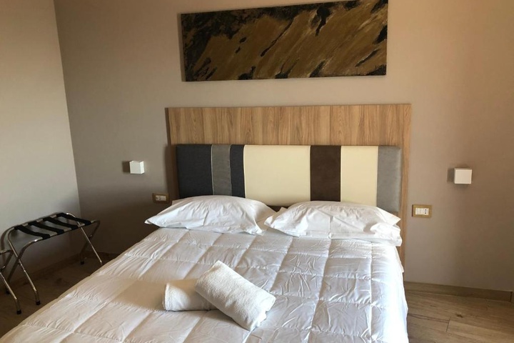 Room 4 of 14