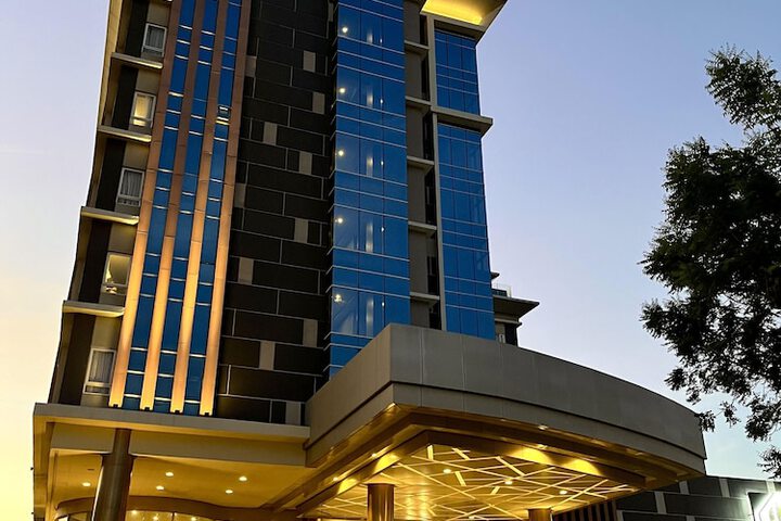 Zuri Hotel