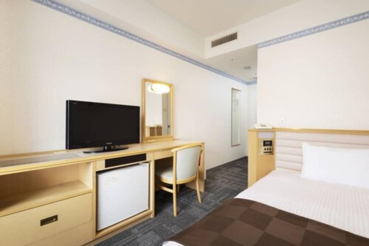 Room 14 of 33