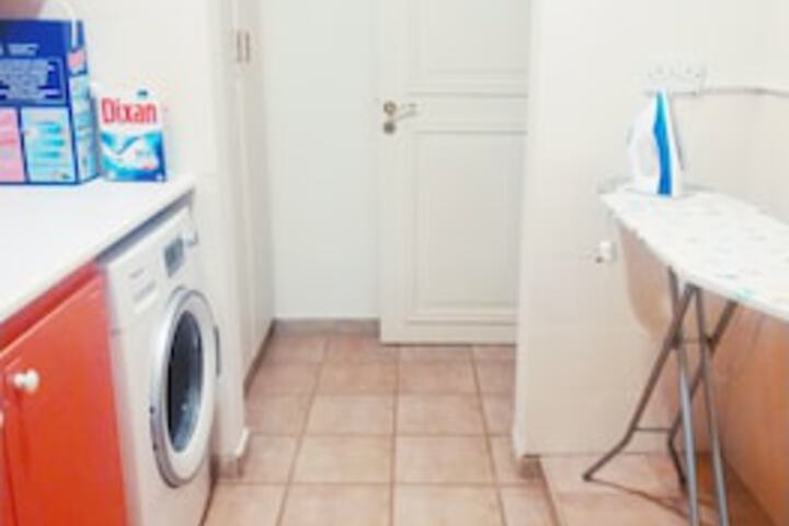 Room 1 of 2