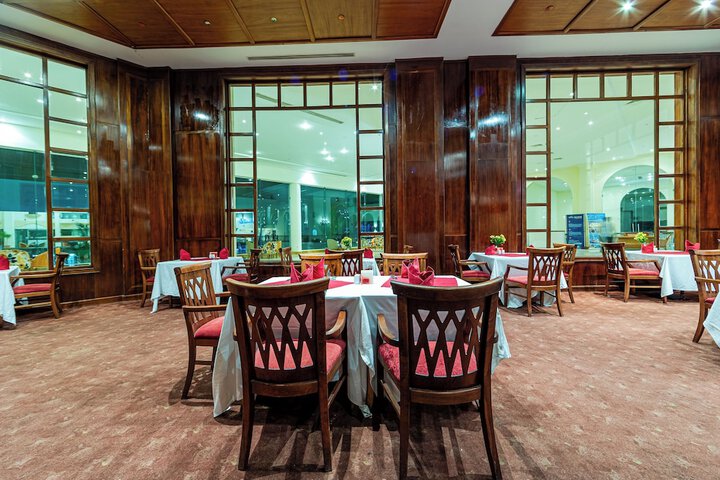 Dining 33 of 60