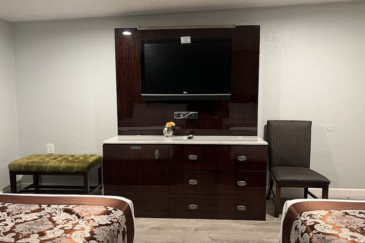 Room 8 of 22