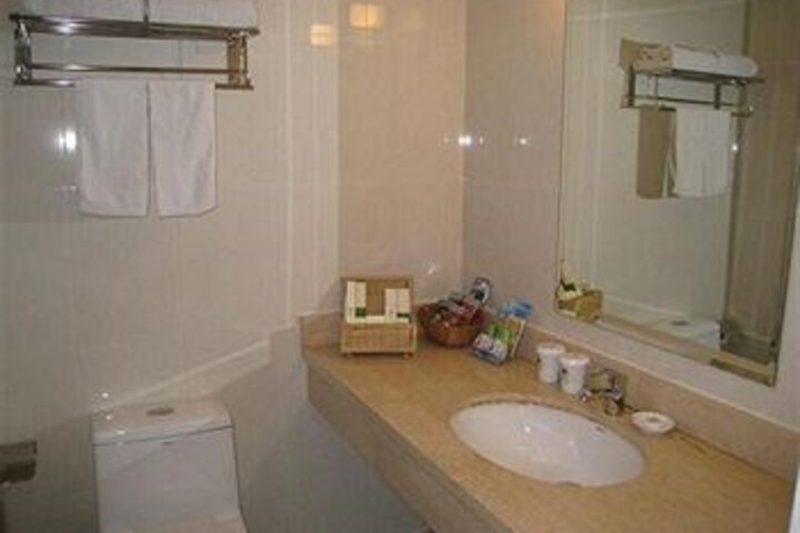 Room 2 of 7