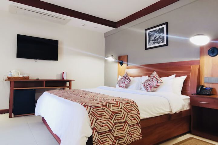 Room 4 of 73