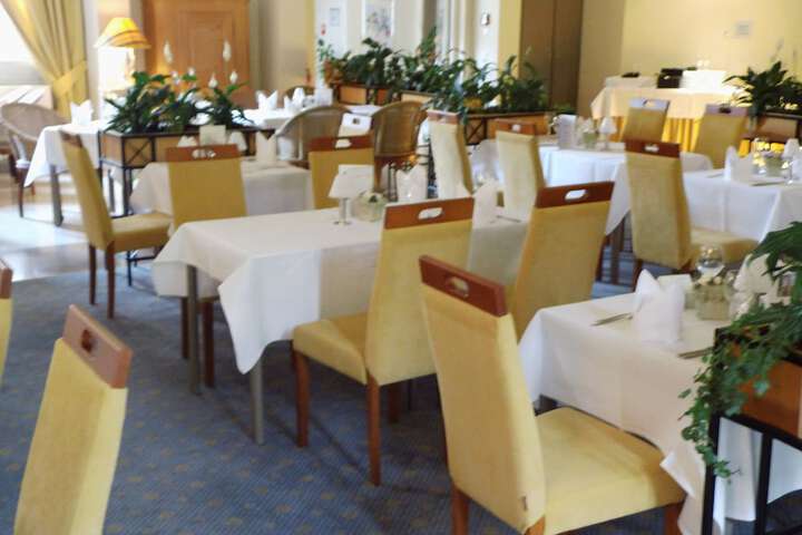 Dining 52 of 61