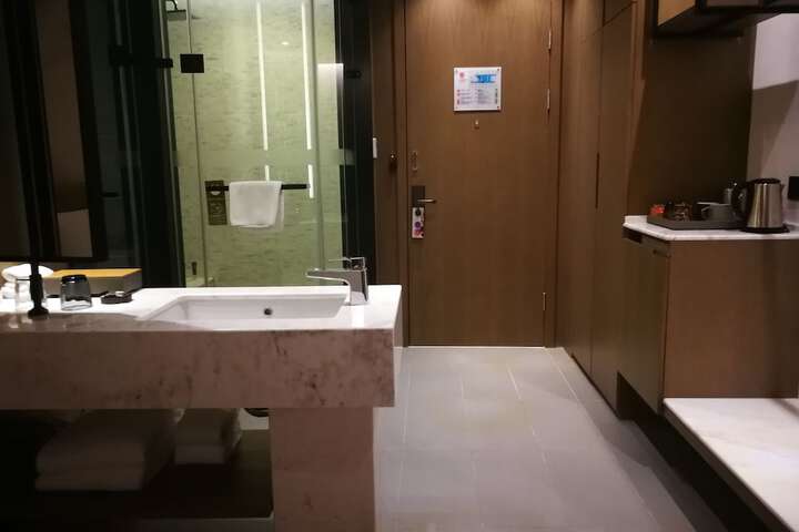 Room 30 of 42