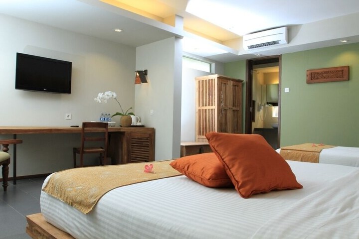 Room 8 of 53