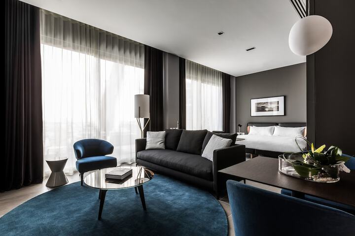 Room 27 of 318
