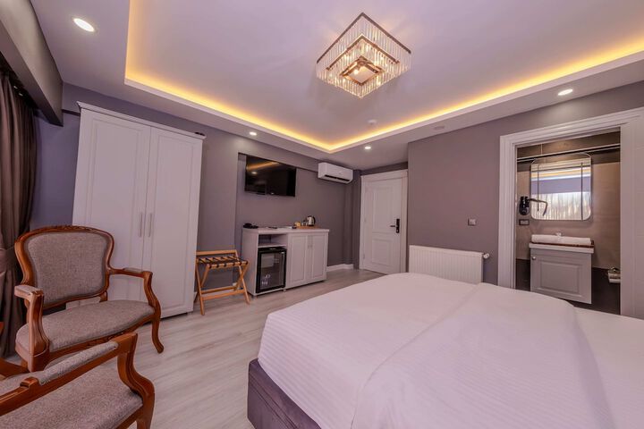 Room 8 of 27