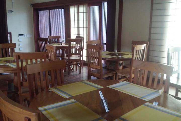 Dining 43 of 79