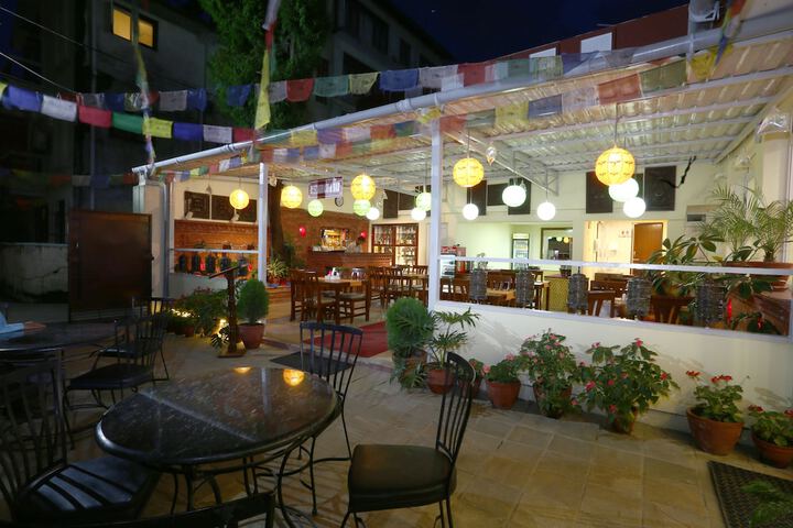 Lounge 57 of 76