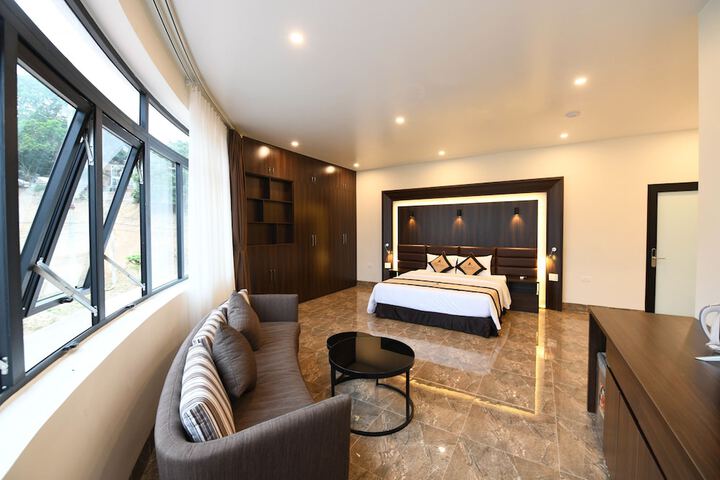Room 5 of 48