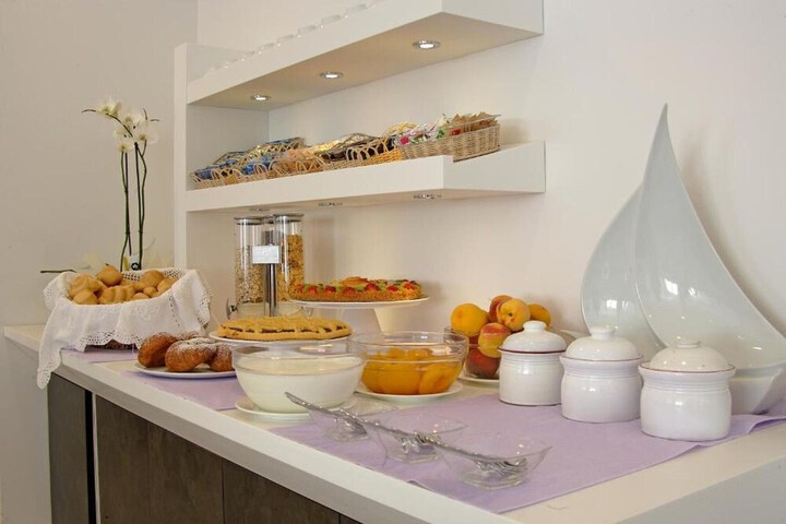 Breakfast/Coffee Service 18 of 28