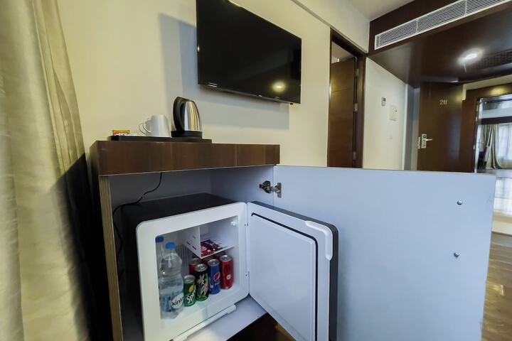 Room 15 of 48