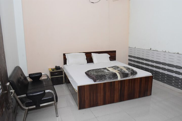 Room 7 of 14