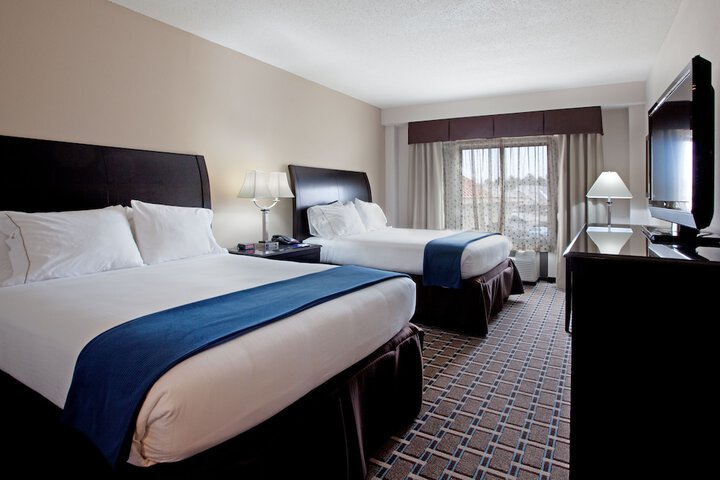2 Queen Beds (2 of 10)