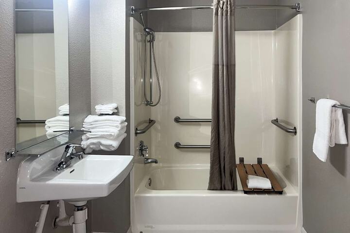 Double Room Disability Accessible (3 of 14)