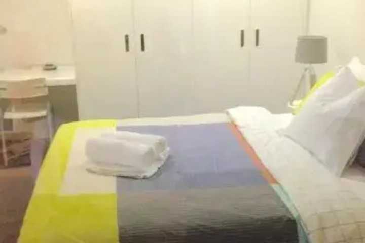 Room 4 of 14