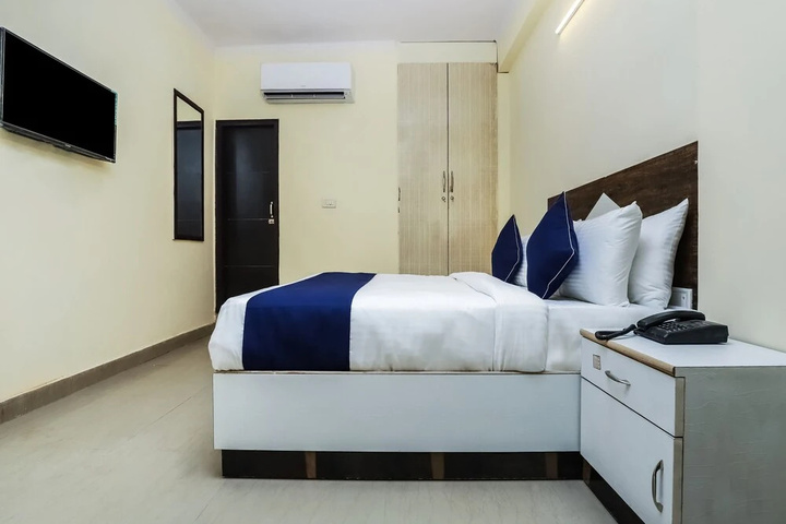 Room 4 of 19