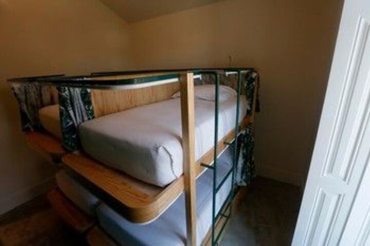 Room 50 of 119