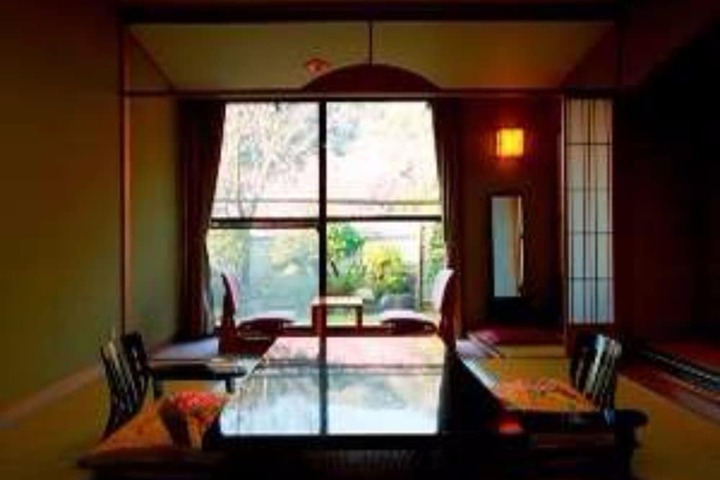 Room 7 of 65