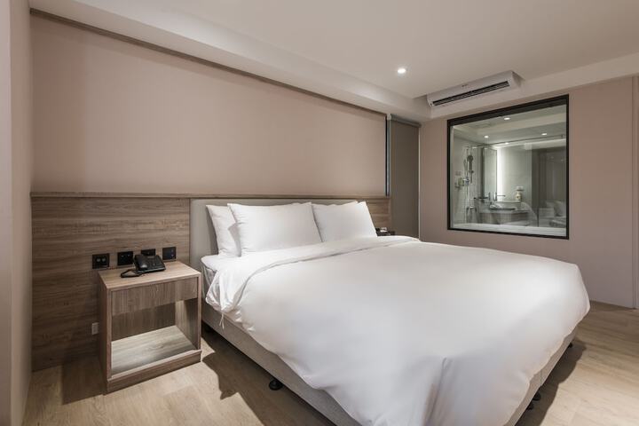Room 83 of 145