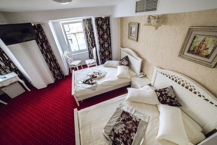 Room 11 of 38