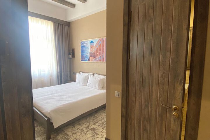 Room 8 of 85