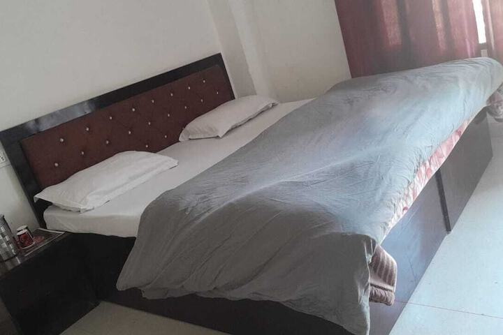 Room 10 of 25