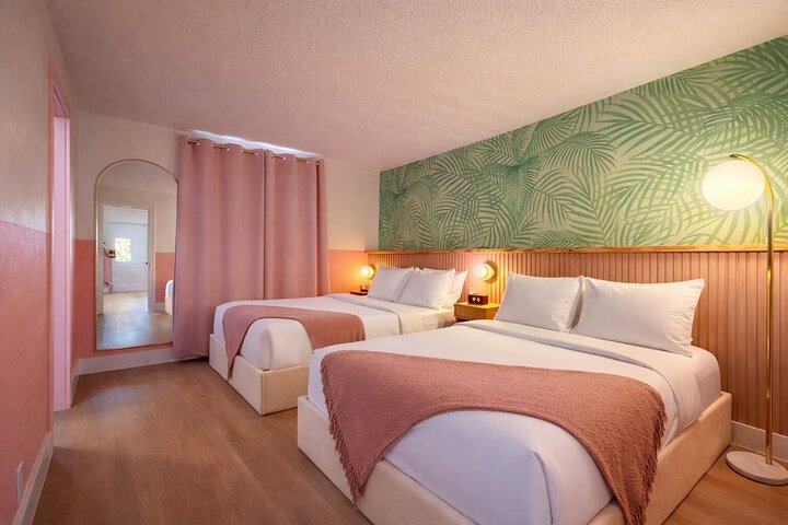 Room 10 of 27
