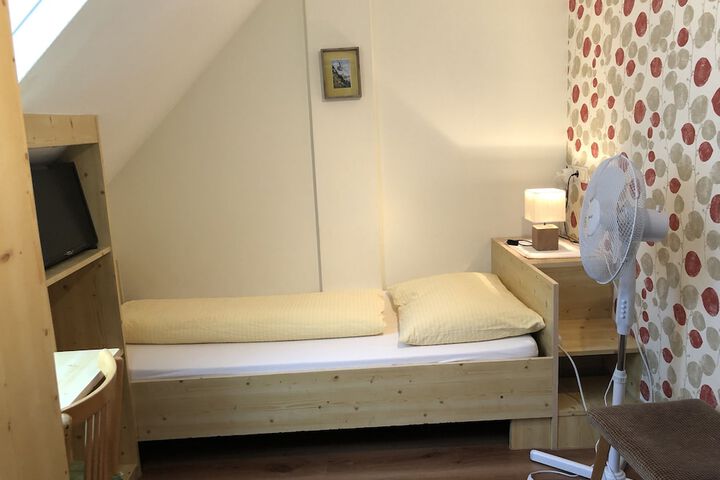 Room 18 of 24