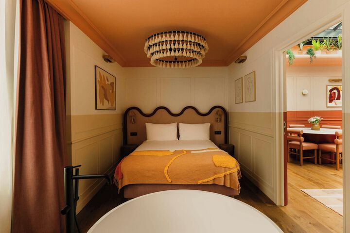 Room 53 of 128