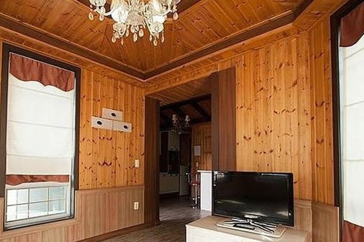 Room 21 of 28